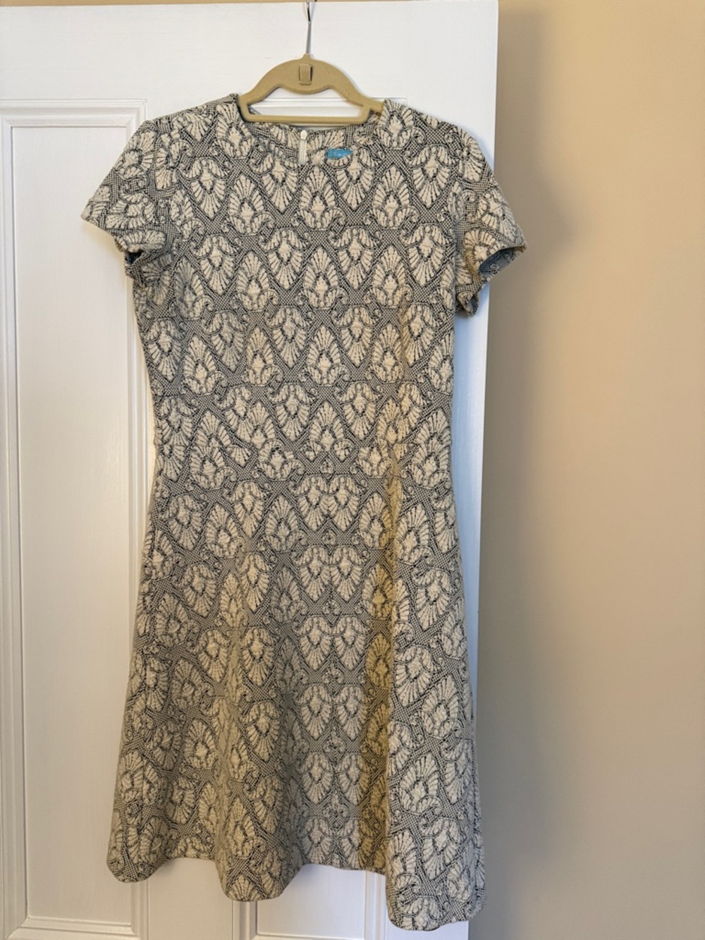J. McLaughlin Cream and Black Short-Sleeve Jacquard Mini Dress